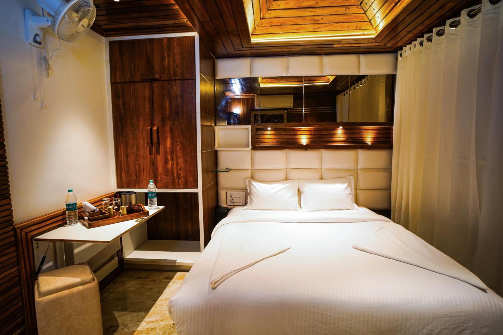 Krishna'S Wood Villas Kolhapur Room photo
